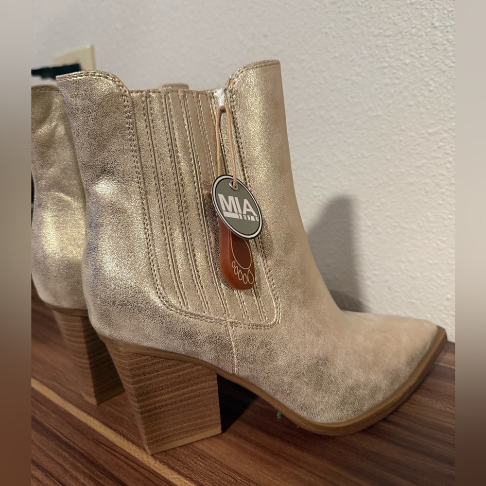 MIA PRARIE METALLIC POINTED TOE CHELSEA BOOT 8 1/2 - Picture 3 of 5